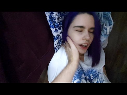 ❤️ Terjumpa adik saya di dalam almari dan membantunya merangkap ❤ Lucah pada kami ms.sayhentai.ru
